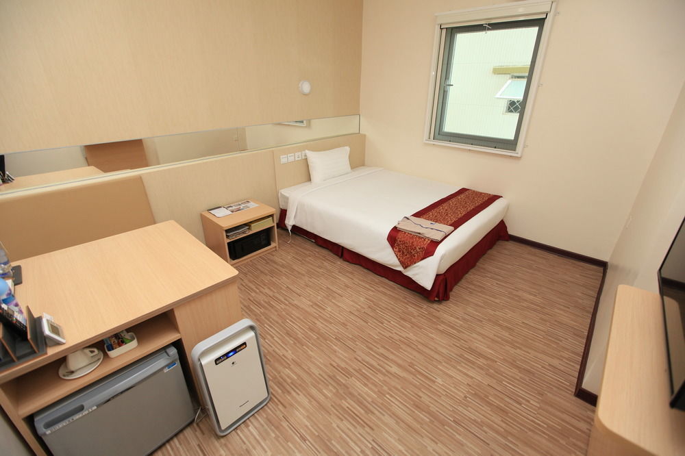 Super Hotel Янгон Экстерьер фото